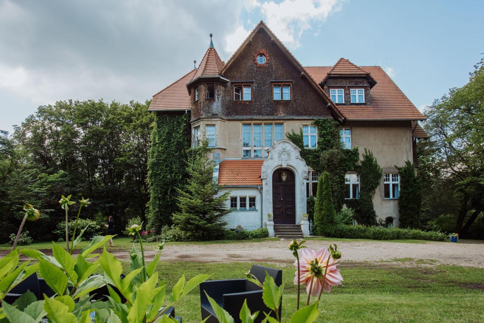 Palac Mysliwski Orle Solutions Мирославец Екстериор снимка