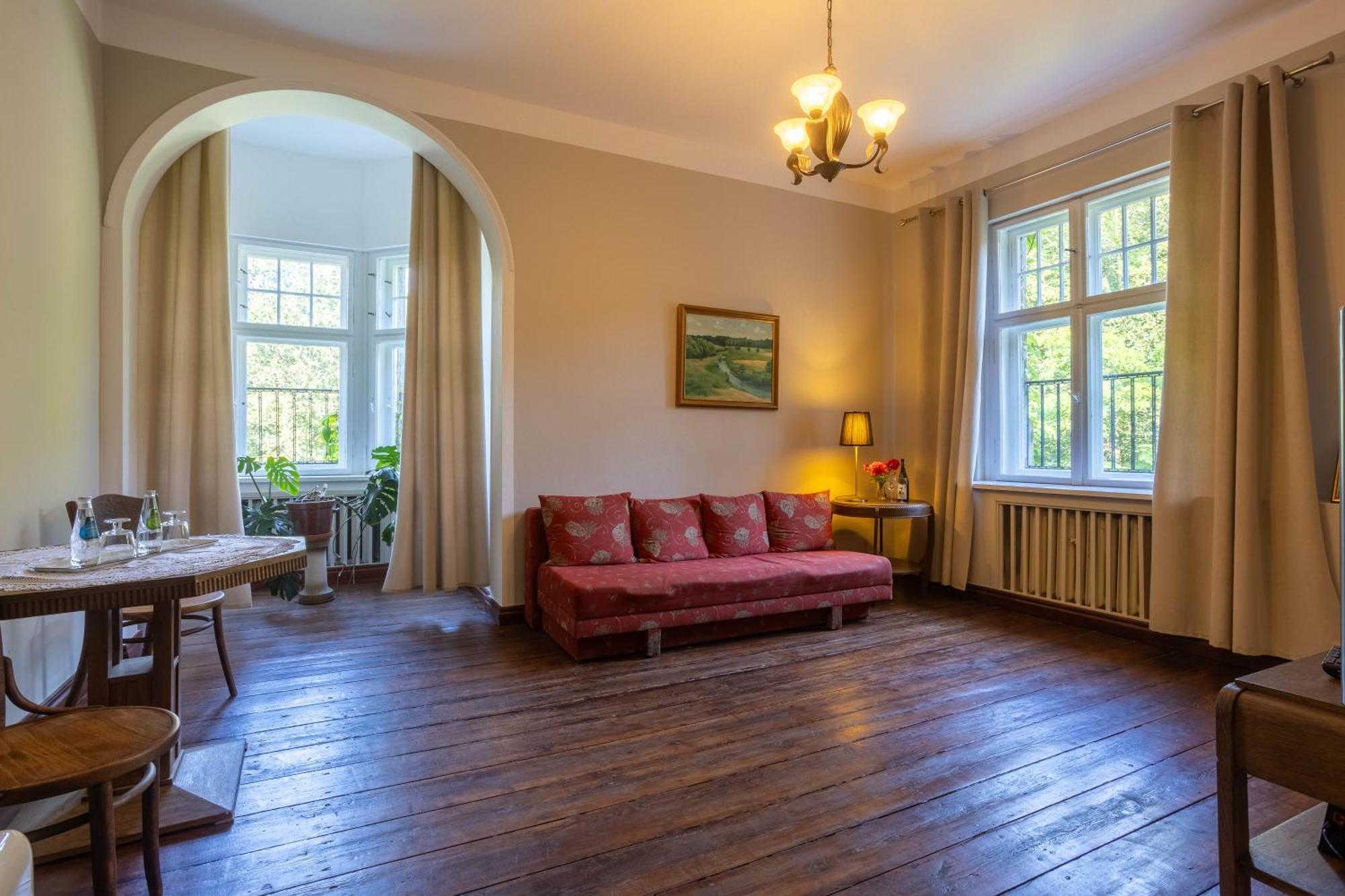 Palac Mysliwski Orle Solutions Мирославец Екстериор снимка