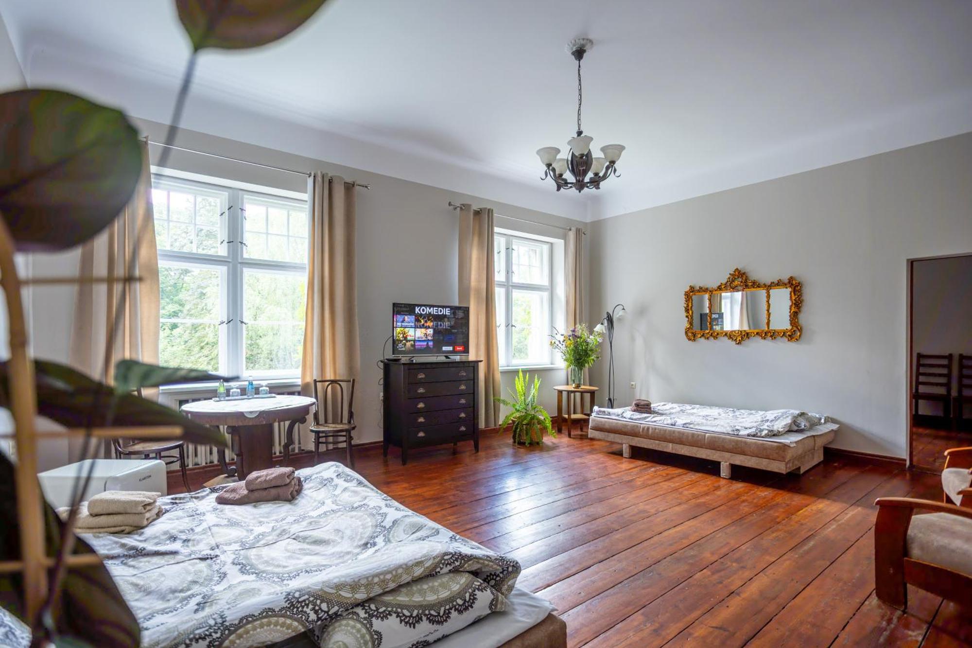 Palac Mysliwski Orle Solutions Мирославец Екстериор снимка